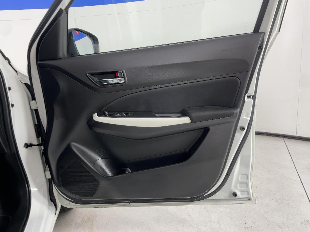 Photo '15' of Suzuki Swift