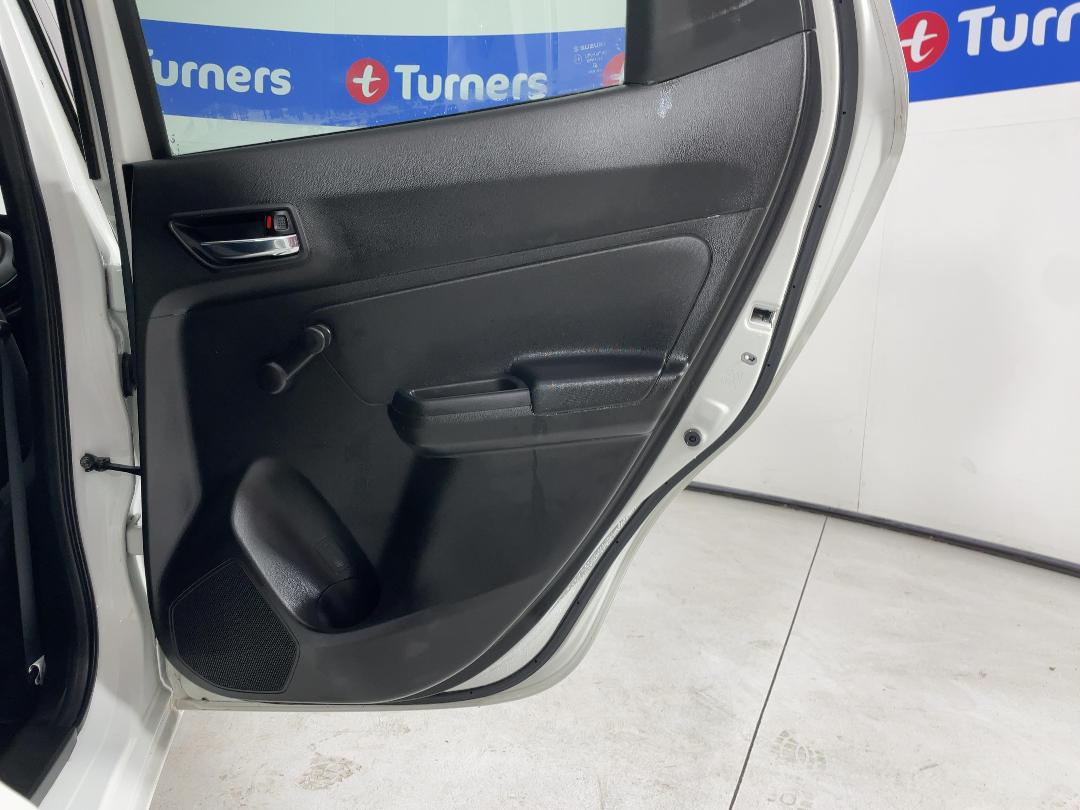 Photo '19' of Suzuki Swift