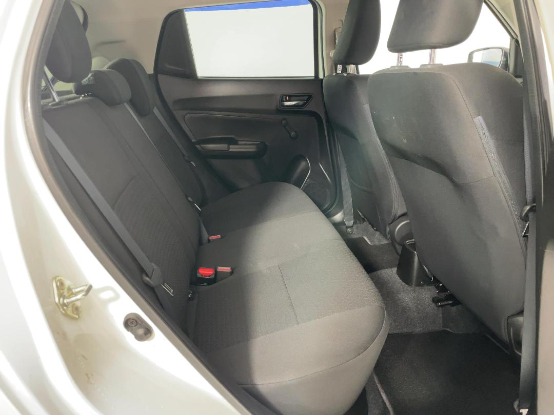 Photo '20' of Suzuki Swift