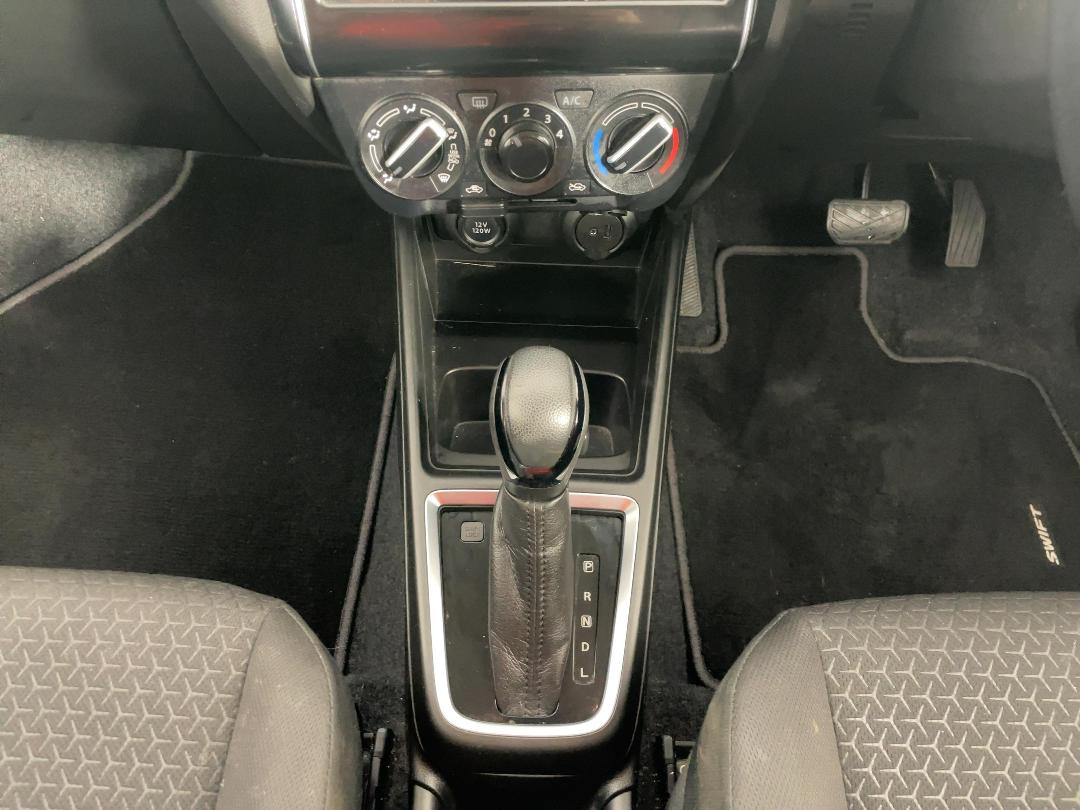 Photo '18' of Suzuki Swift