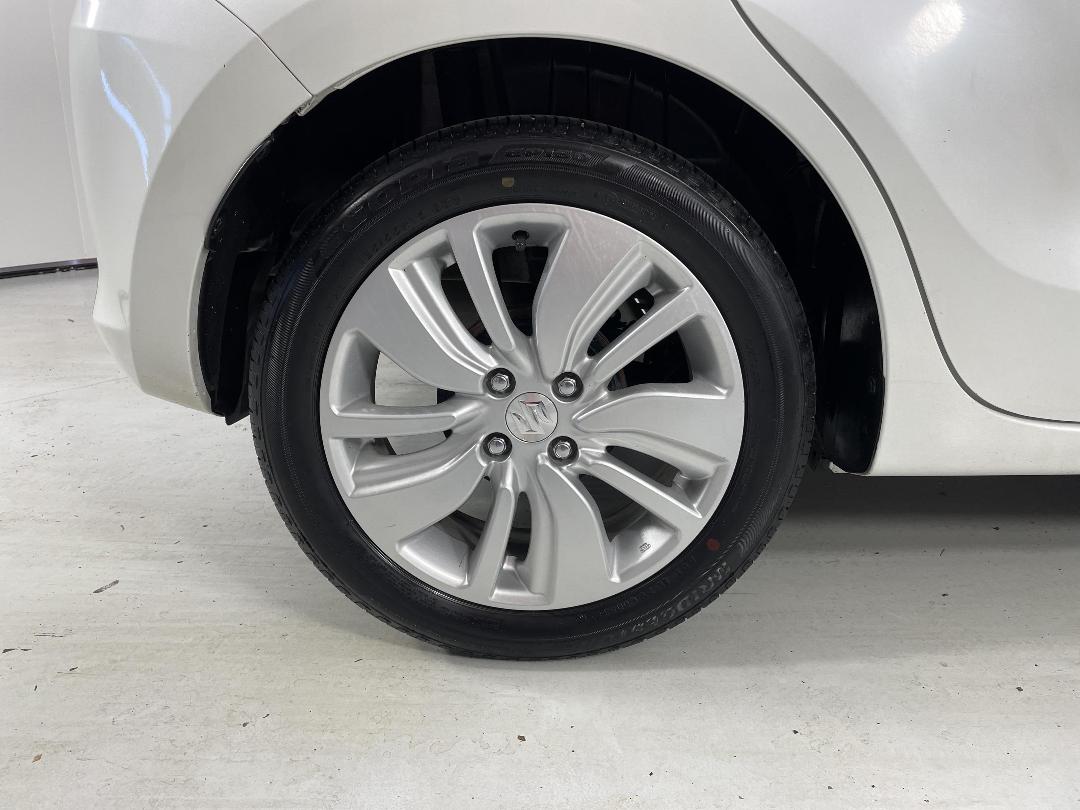 Photo '12' of Suzuki Swift