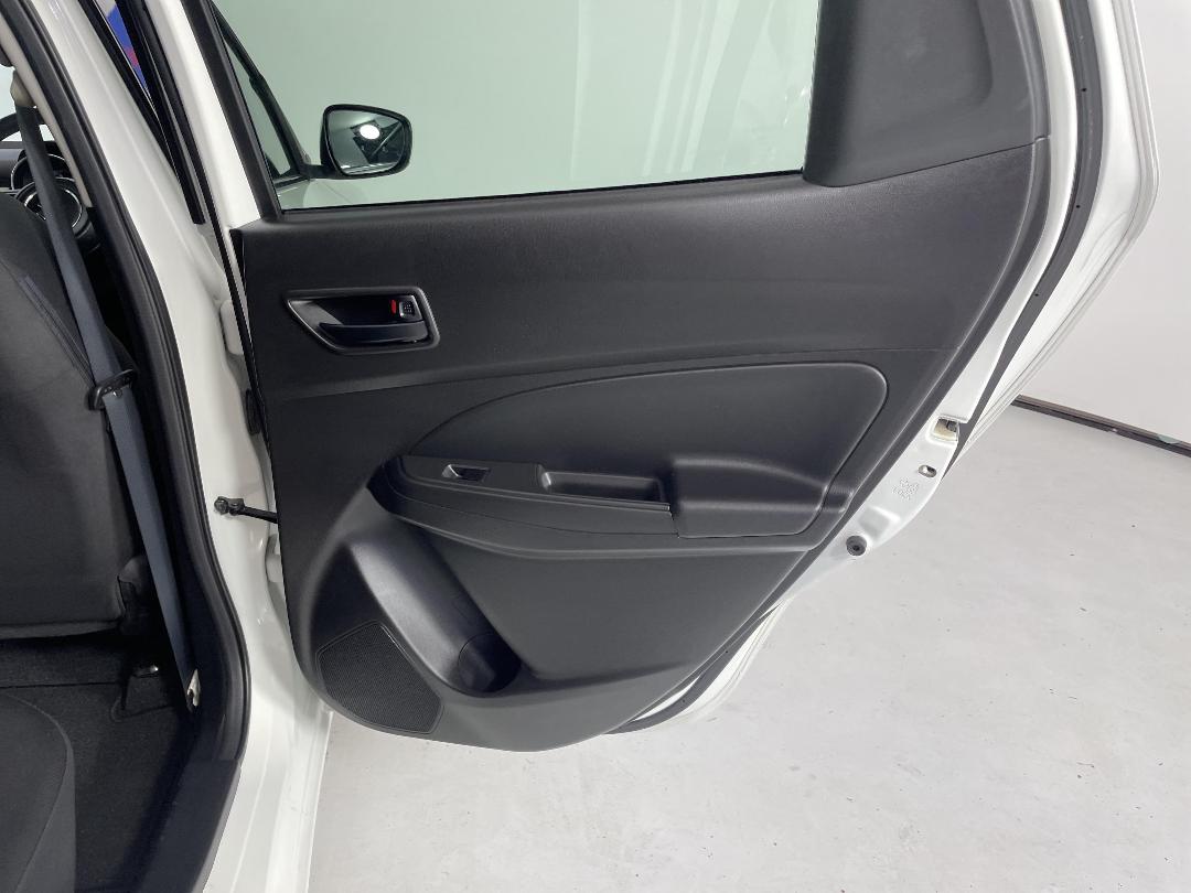 Photo '19' of Suzuki Swift