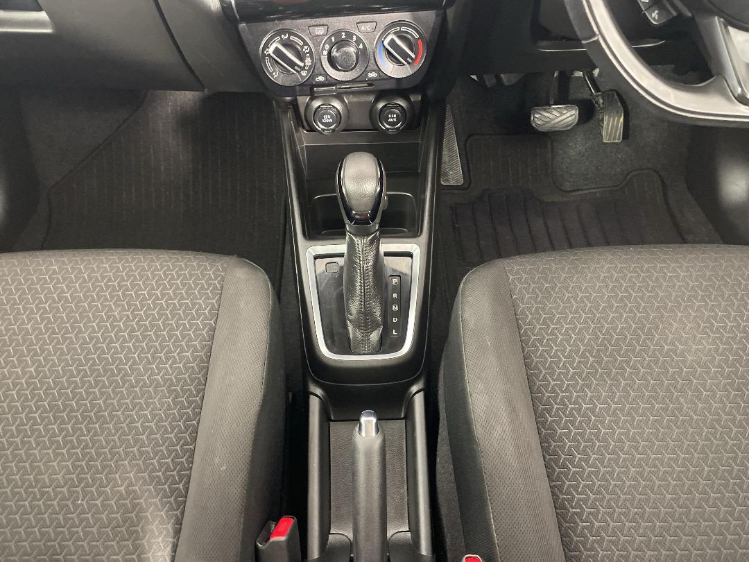 Photo '18' of Suzuki Swift