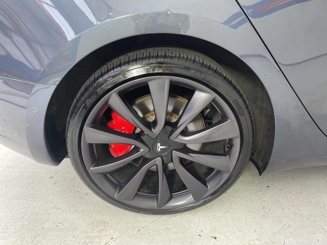 Photo '12' of Tesla Model 3