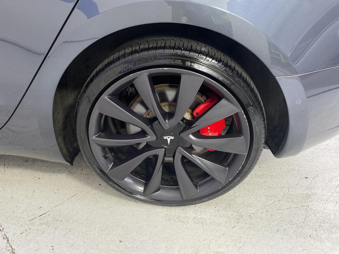 Photo '11' of Tesla Model 3