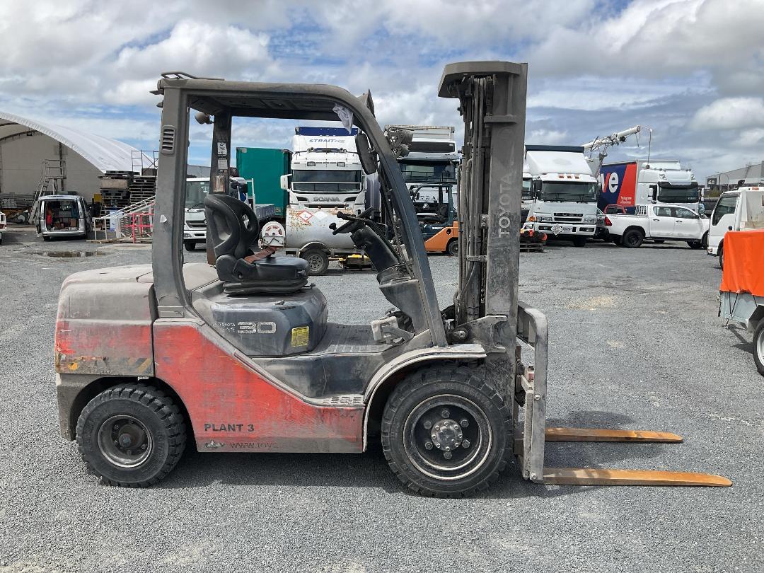 Photo '3' of Toyota 72-8FD30 Forklift Photo '3' of Toyota 72-8FD30 Forklift