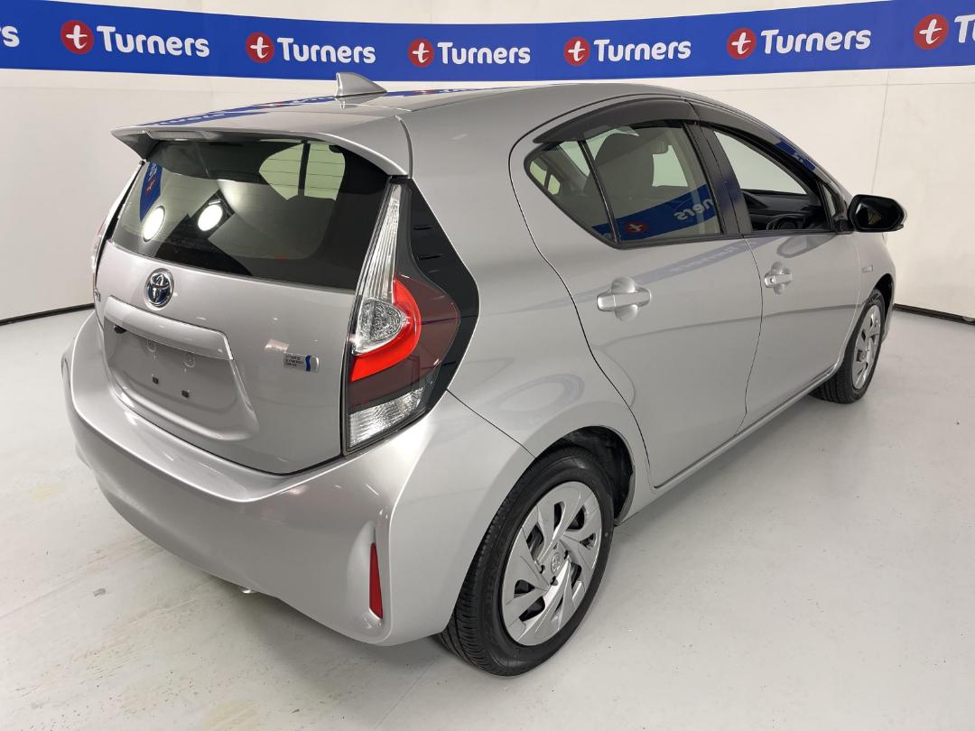 Photo '7' of Toyota Aqua Photo '7' of Toyota Aqua