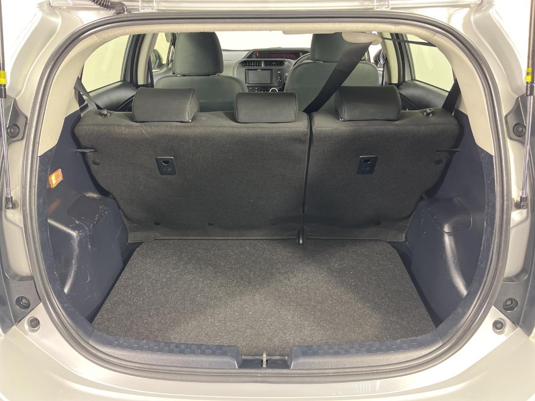 Photo '14' of Toyota Aqua Photo '14' of Toyota Aqua