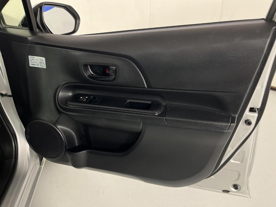 Photo '15' of Toyota Aqua Photo '15' of Toyota Aqua