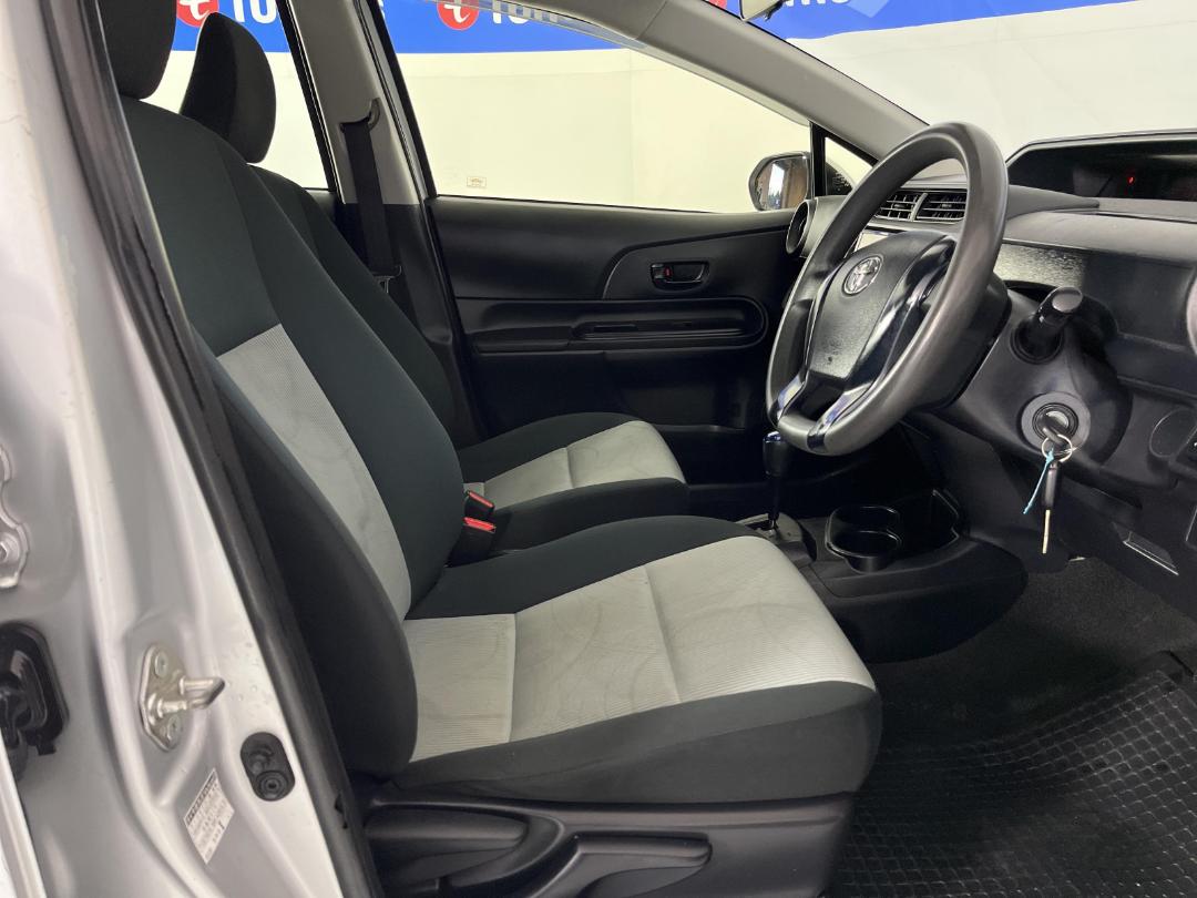 Photo '16' of Toyota Aqua Photo '16' of Toyota Aqua