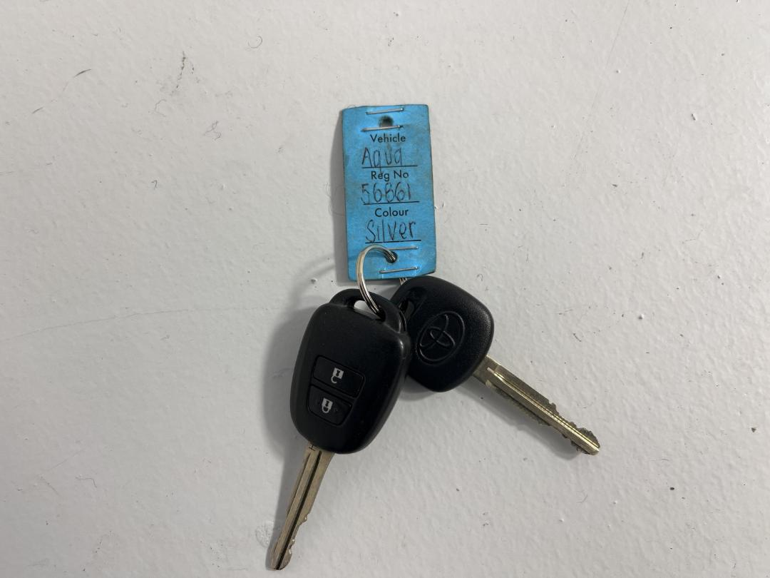 Photo '22' of Toyota Aqua Photo '22' of Toyota Aqua