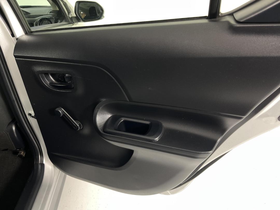 Photo '19' of Toyota Aqua Photo '19' of Toyota Aqua