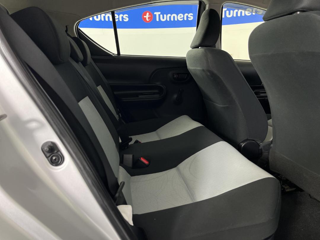 Photo '20' of Toyota Aqua Photo '20' of Toyota Aqua