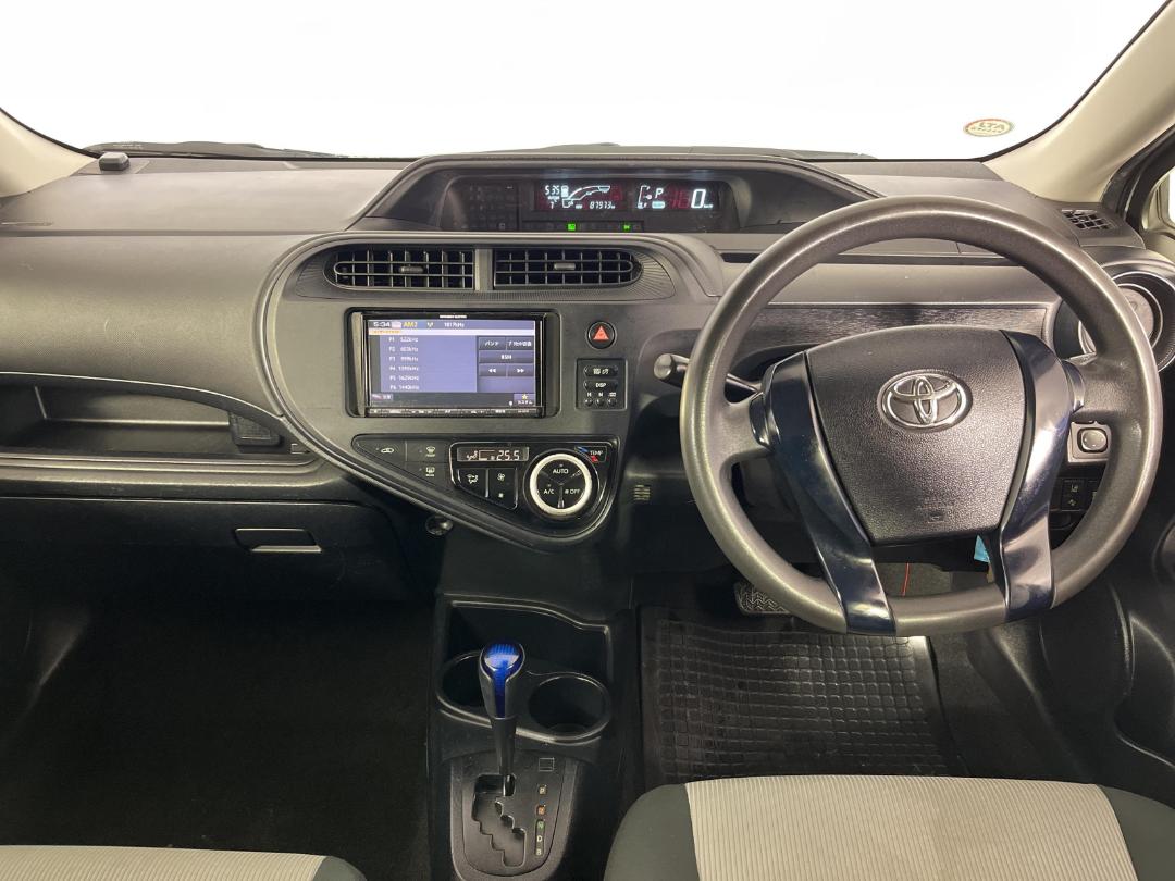 Photo '17' of Toyota Aqua Photo '17' of Toyota Aqua