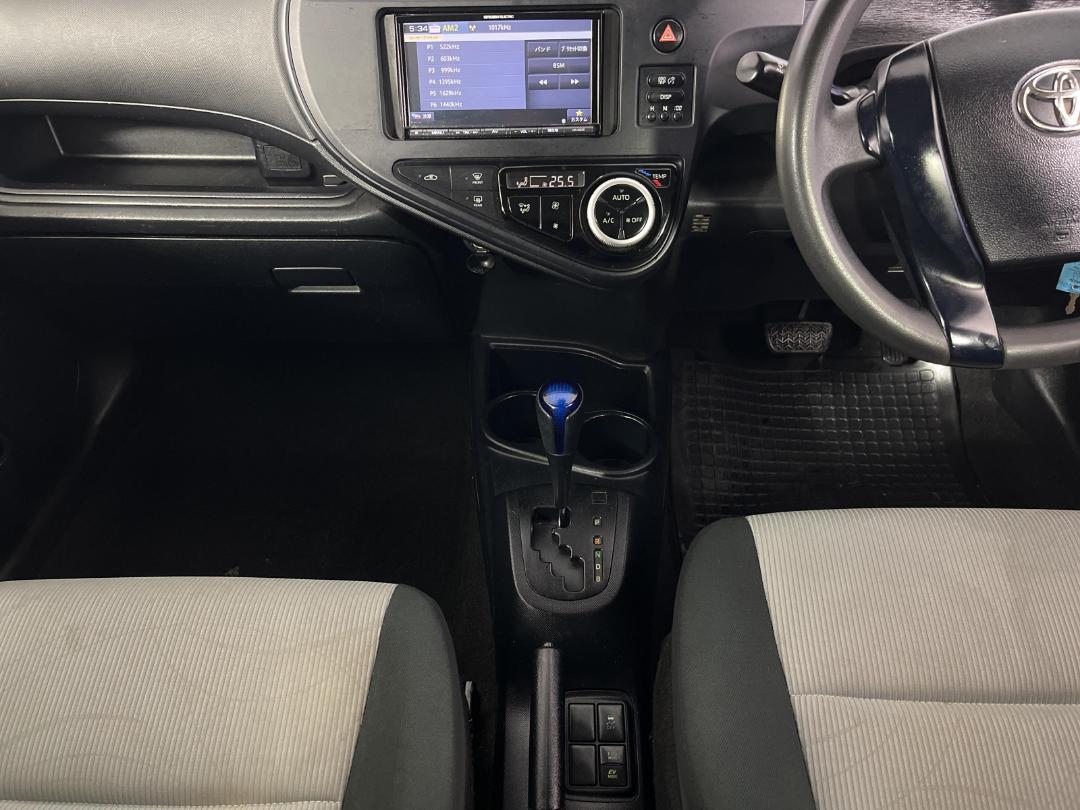 Photo '18' of Toyota Aqua Photo '18' of Toyota Aqua