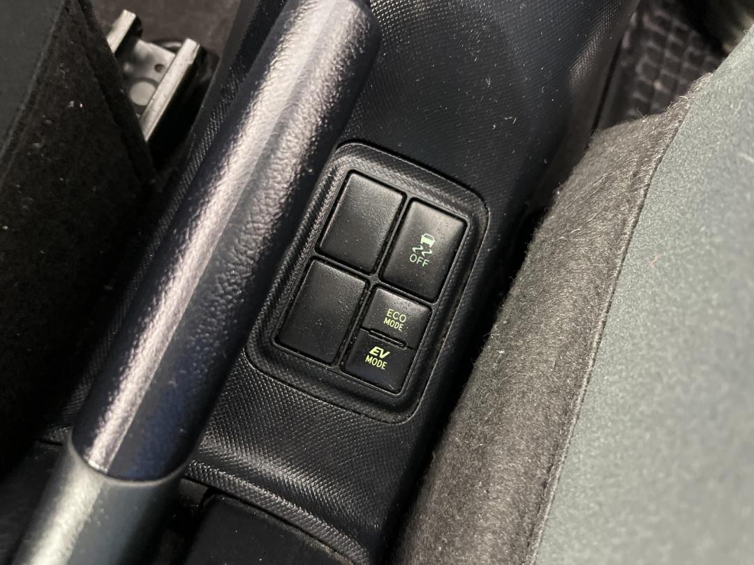 Photo '24' of Toyota Aqua Photo '24' of Toyota Aqua