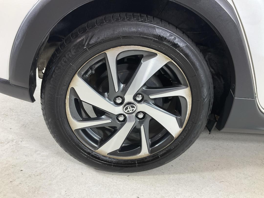 Photo '12' of Toyota Aqua Photo '12' of Toyota Aqua