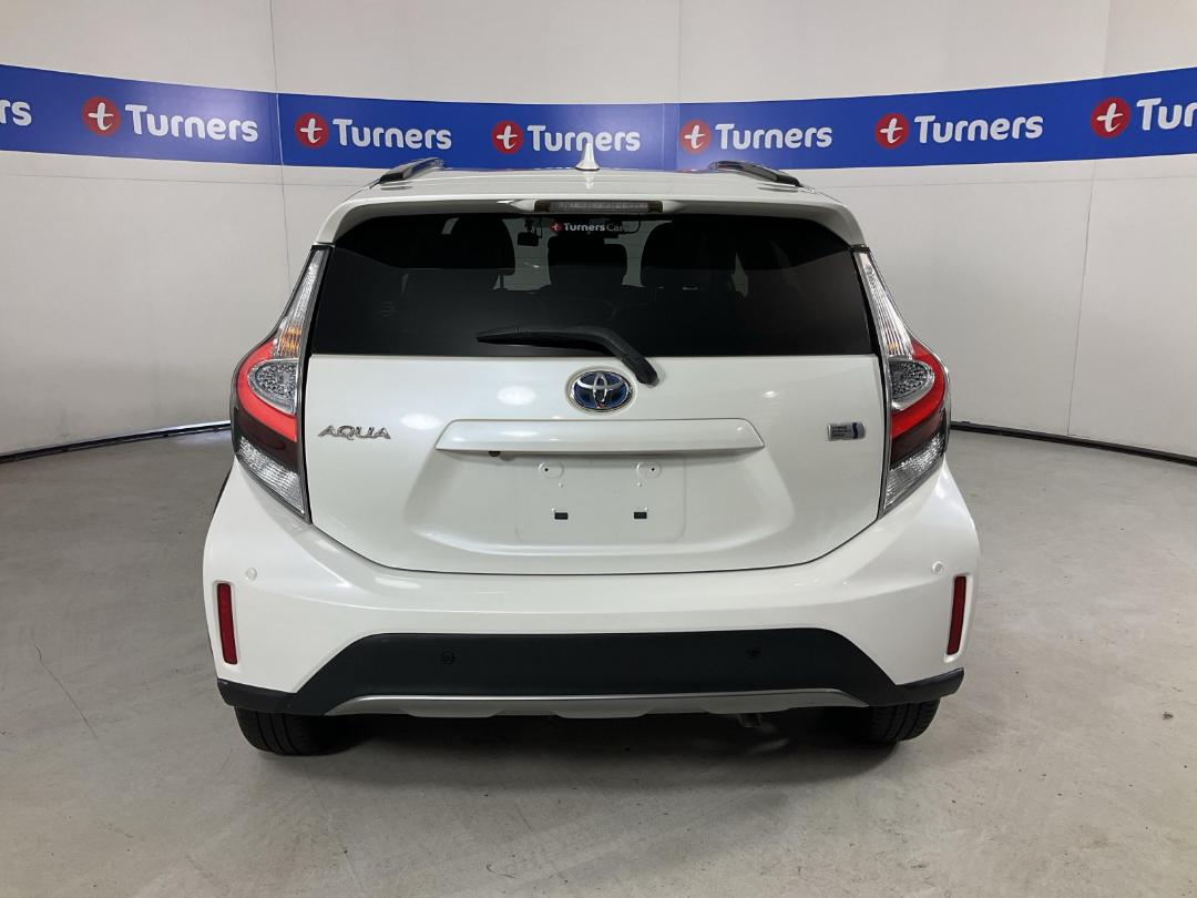 Photo '6' of Toyota Aqua Photo '6' of Toyota Aqua