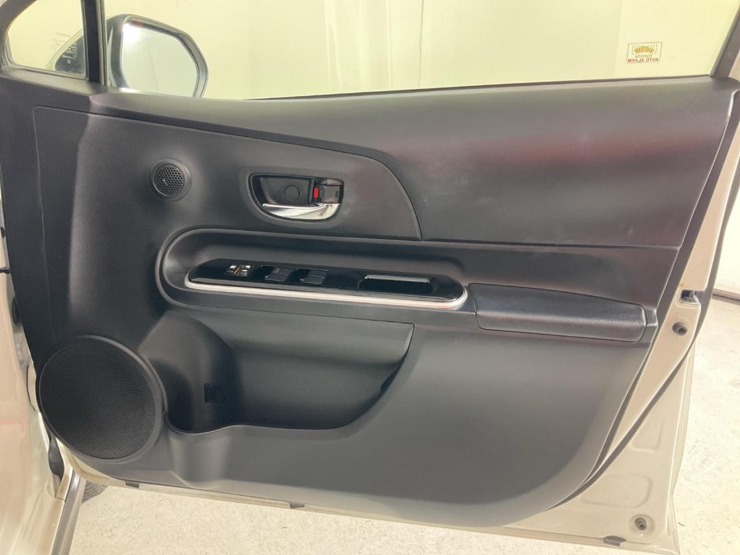 Photo '15' of Toyota Aqua Photo '15' of Toyota Aqua