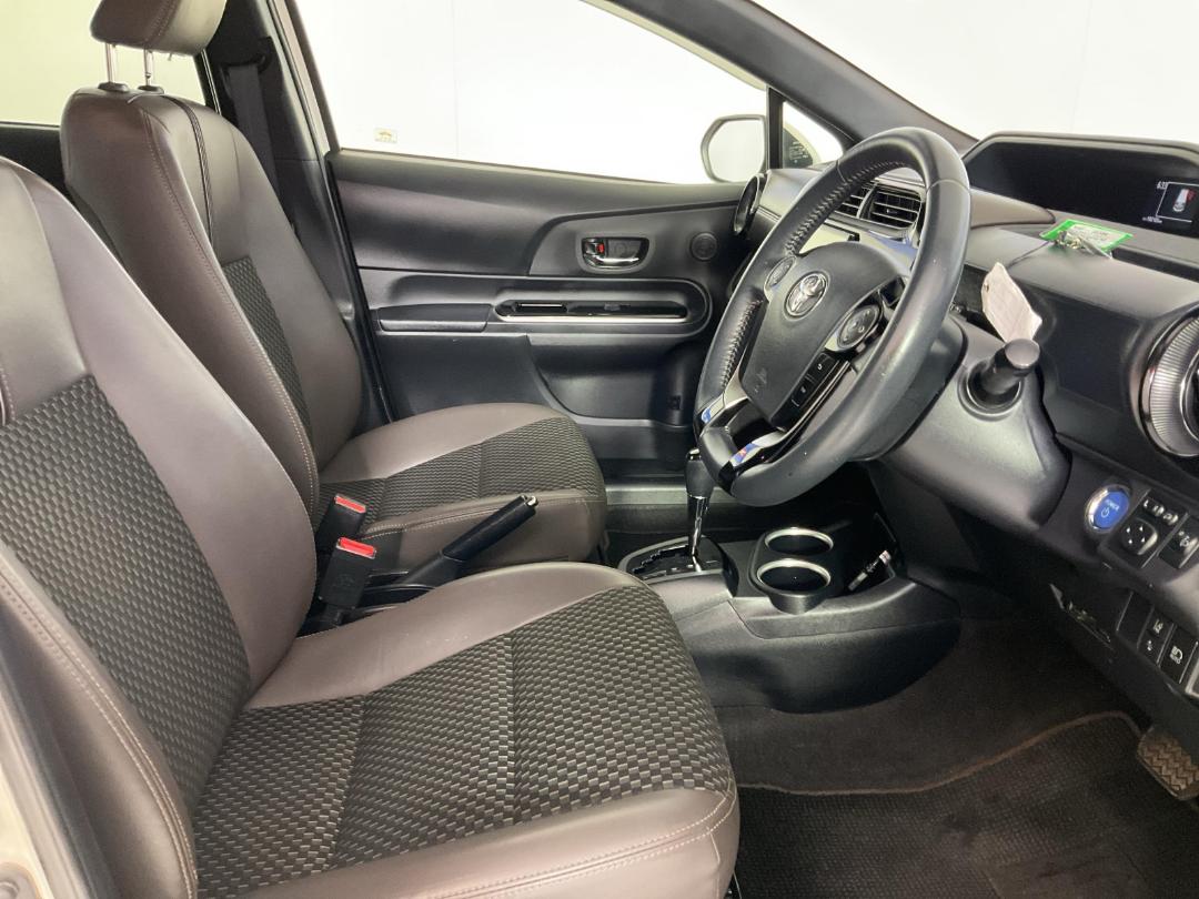 Photo '16' of Toyota Aqua Photo '16' of Toyota Aqua