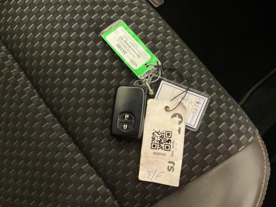 Photo '22' of Toyota Aqua Photo '22' of Toyota Aqua