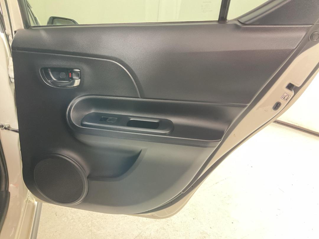 Photo '19' of Toyota Aqua Photo '19' of Toyota Aqua