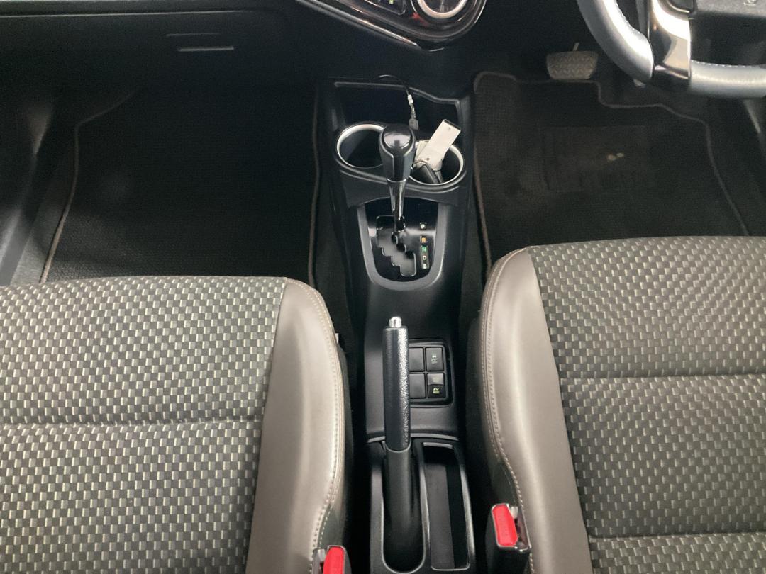 Photo '18' of Toyota Aqua Photo '18' of Toyota Aqua