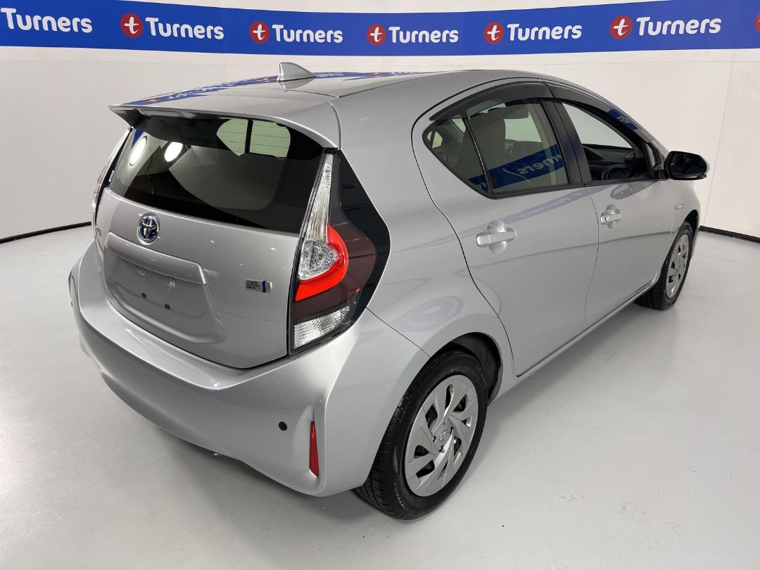 Photo '7' of Toyota Aqua Photo '7' of Toyota Aqua