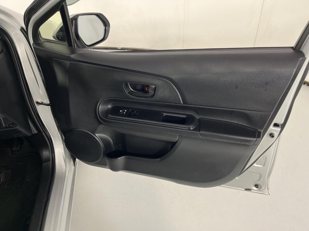 Photo '15' of Toyota Aqua Photo '15' of Toyota Aqua