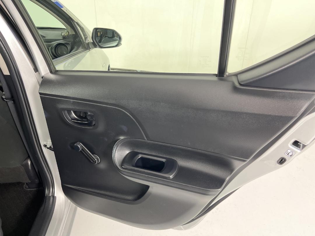 Photo '19' of Toyota Aqua Photo '19' of Toyota Aqua