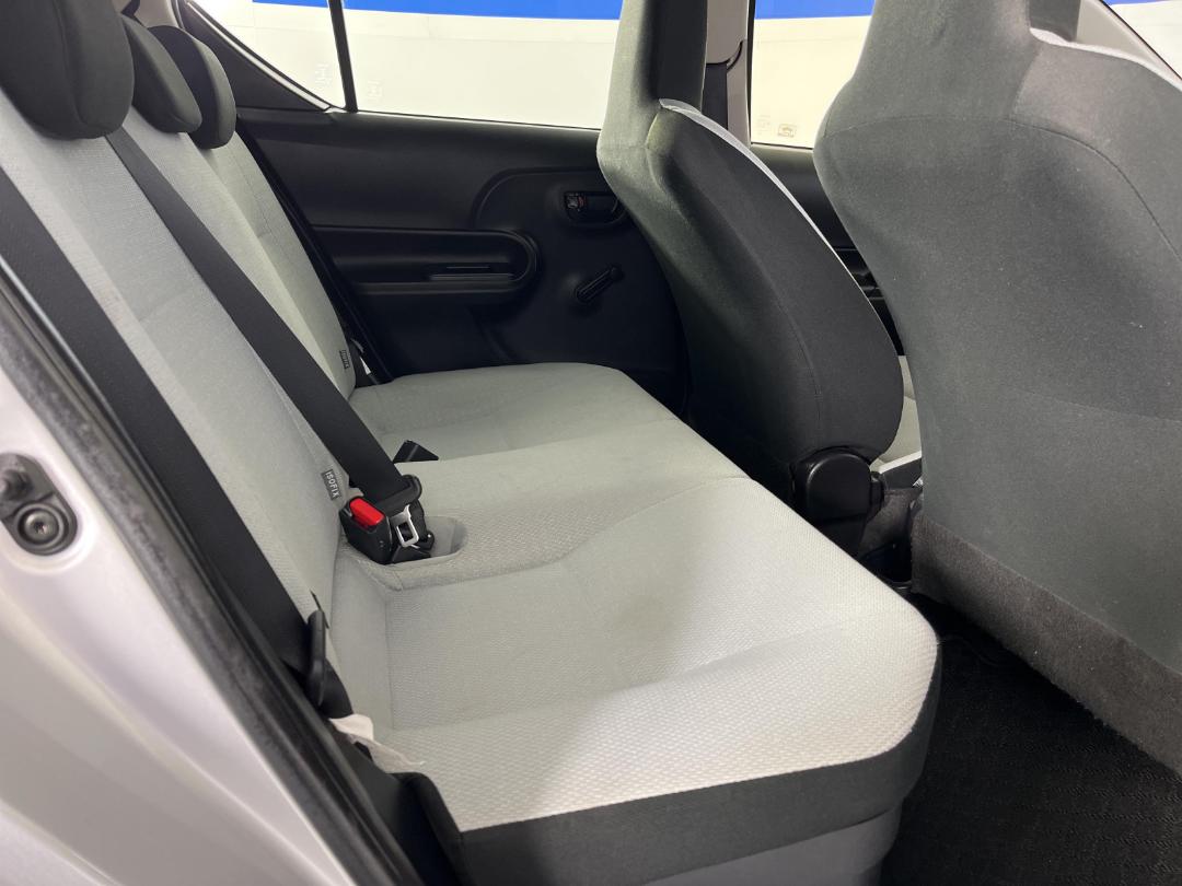 Photo '20' of Toyota Aqua Photo '20' of Toyota Aqua