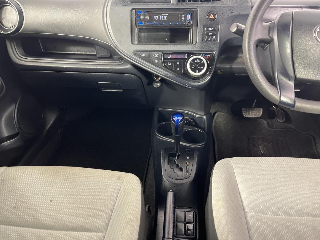 Photo '18' of Toyota Aqua Photo '18' of Toyota Aqua