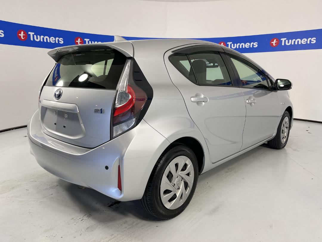 Photo '7' of Toyota Aqua