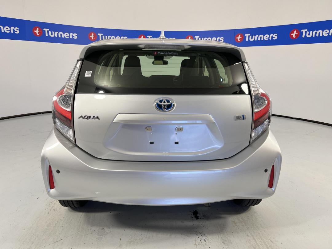 Photo '6' of Toyota Aqua