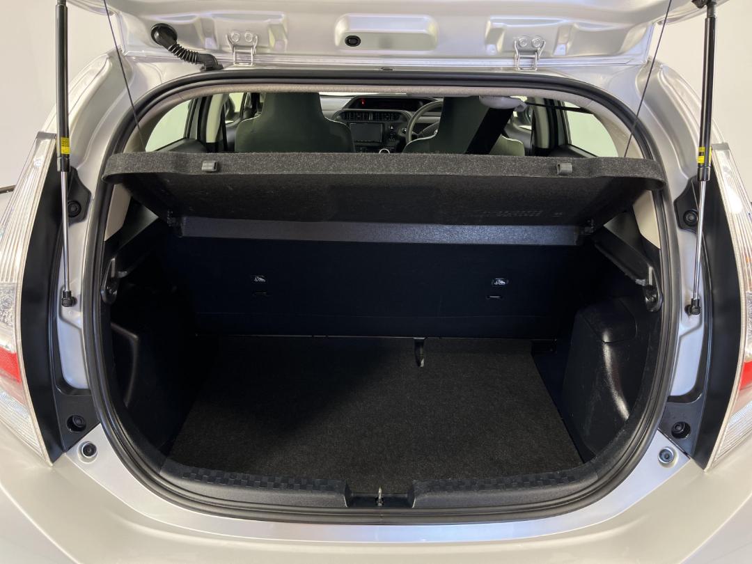 Photo '14' of Toyota Aqua