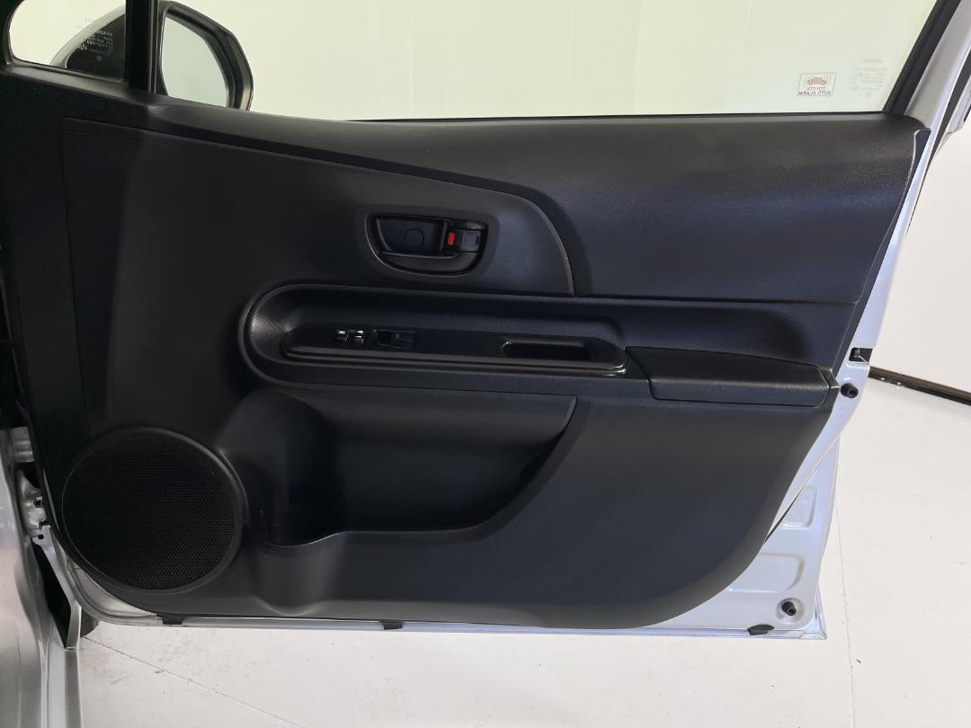 Photo '15' of Toyota Aqua