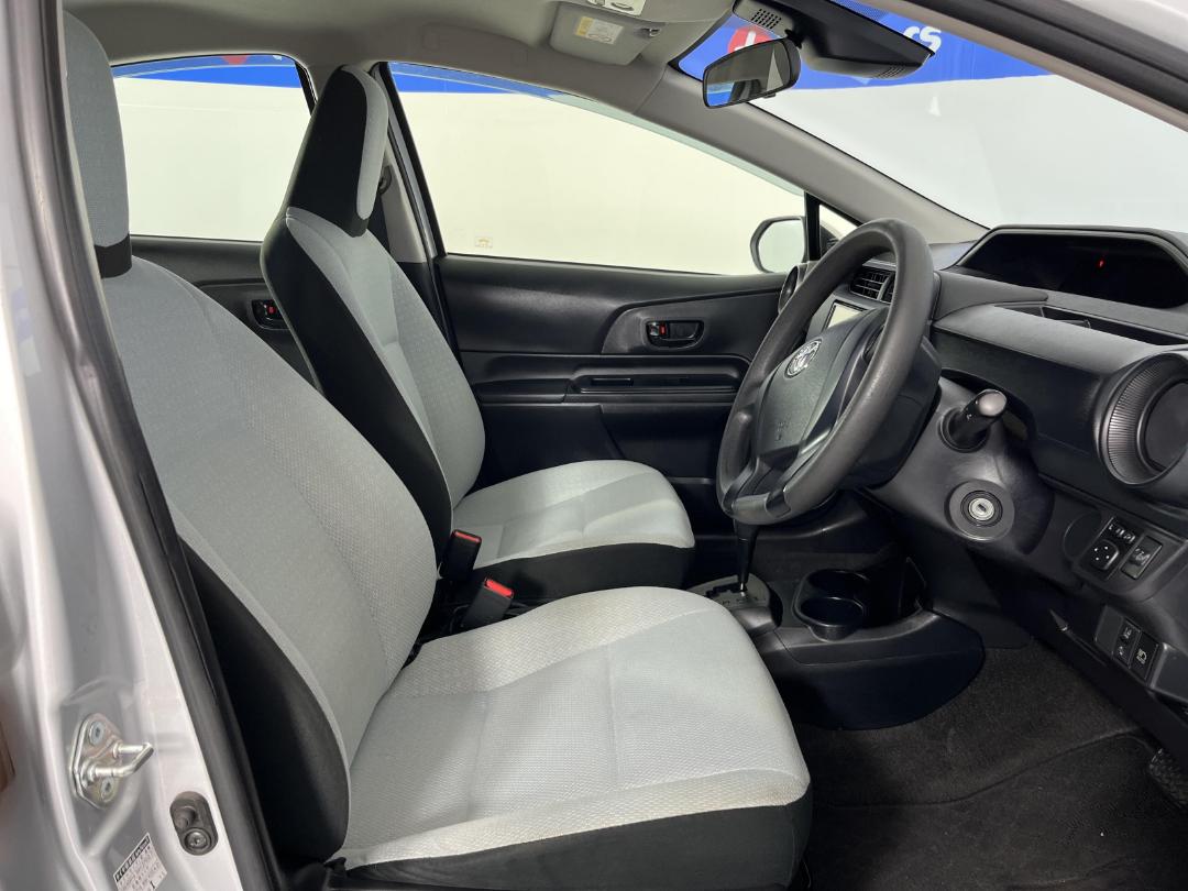 Photo '16' of Toyota Aqua