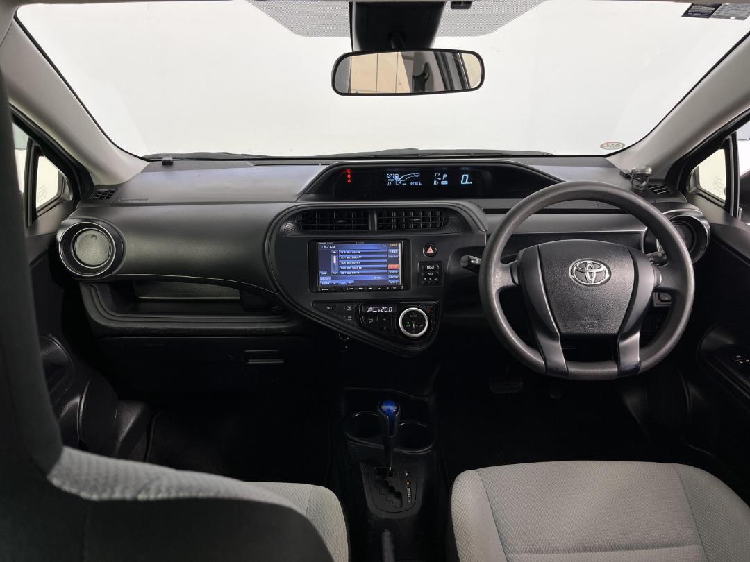 Photo '17' of Toyota Aqua