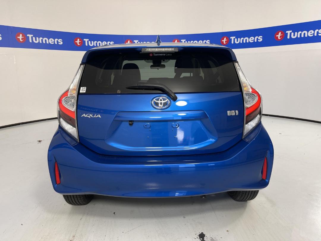 Photo '6' of Toyota Aqua