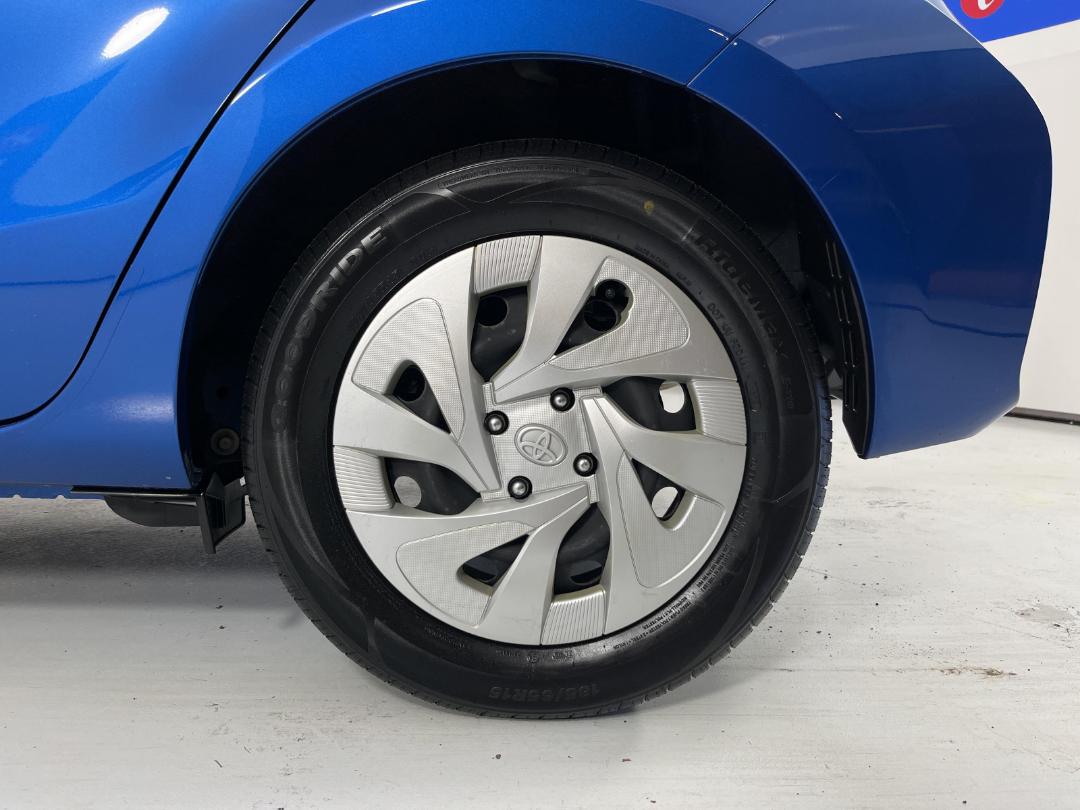 Photo '11' of Toyota Aqua