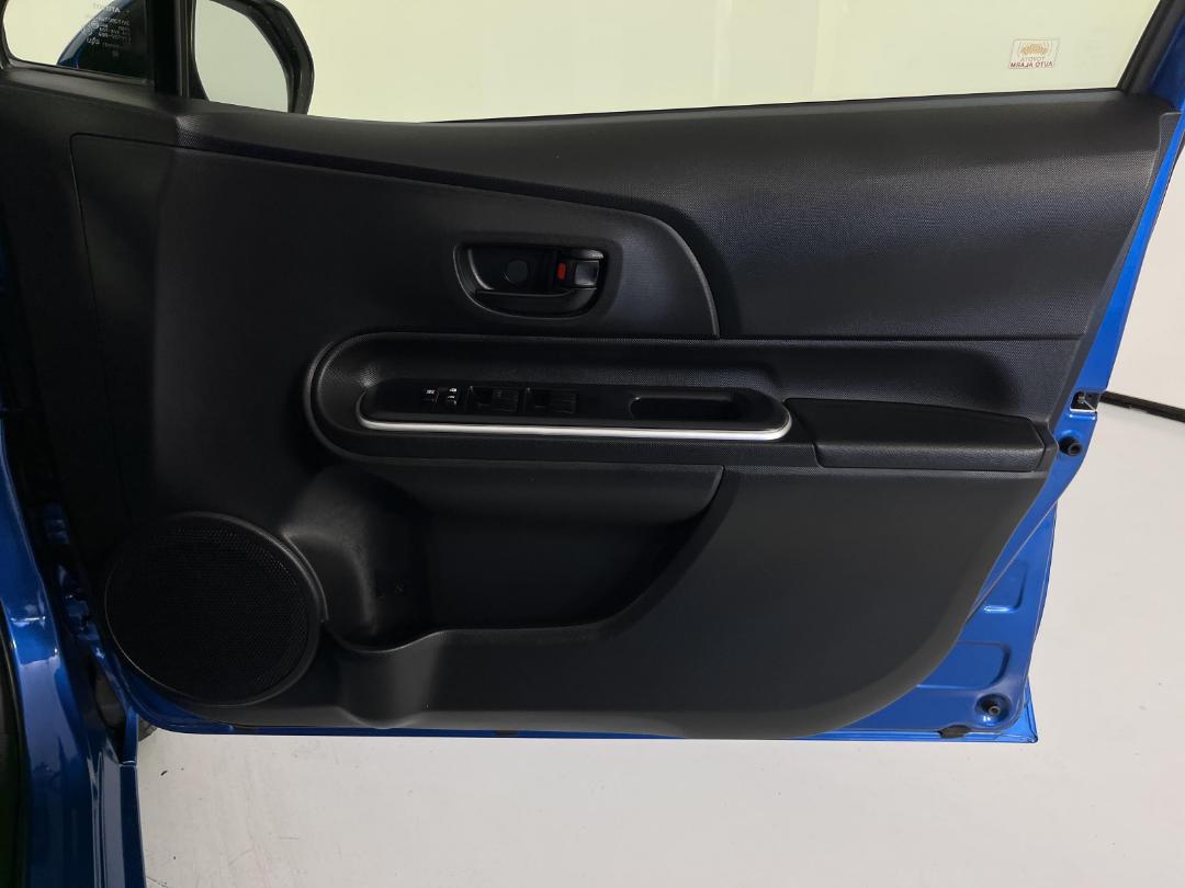 Photo '15' of Toyota Aqua