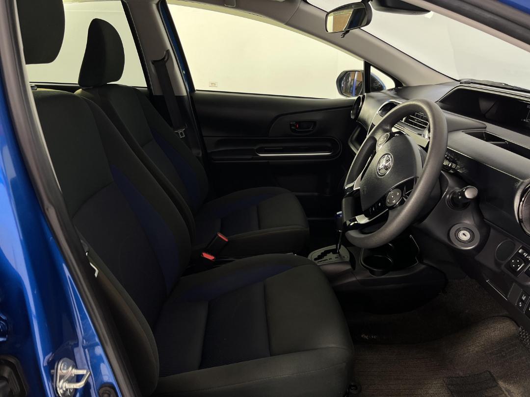 Photo '16' of Toyota Aqua