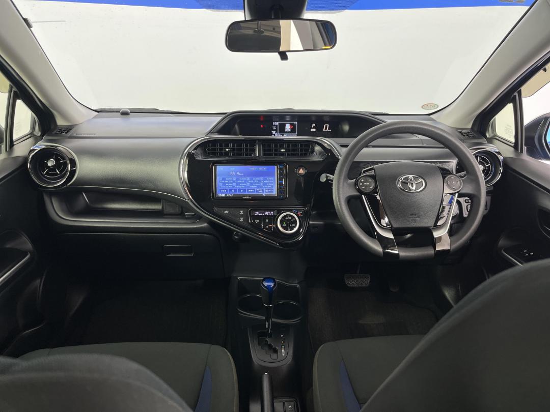 Photo '17' of Toyota Aqua