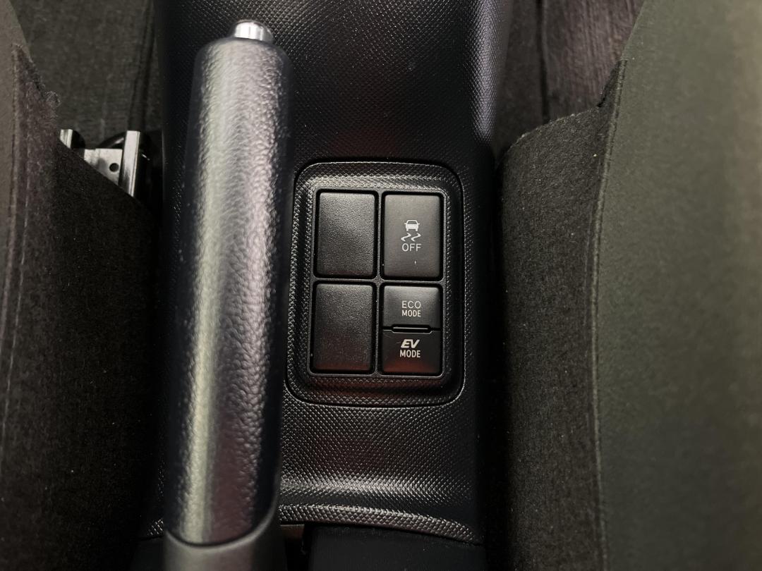 Photo '28' of Toyota Aqua