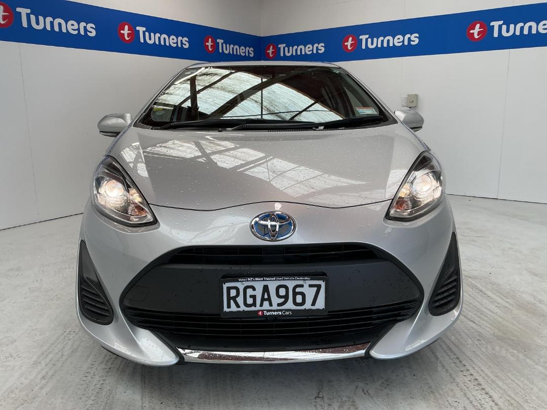 Photo '2' of Toyota Aqua Photo '2' of Toyota Aqua