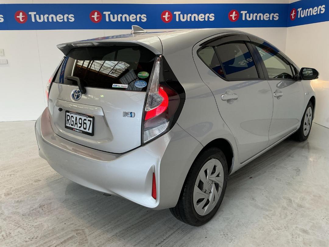 Photo '7' of Toyota Aqua Photo '7' of Toyota Aqua