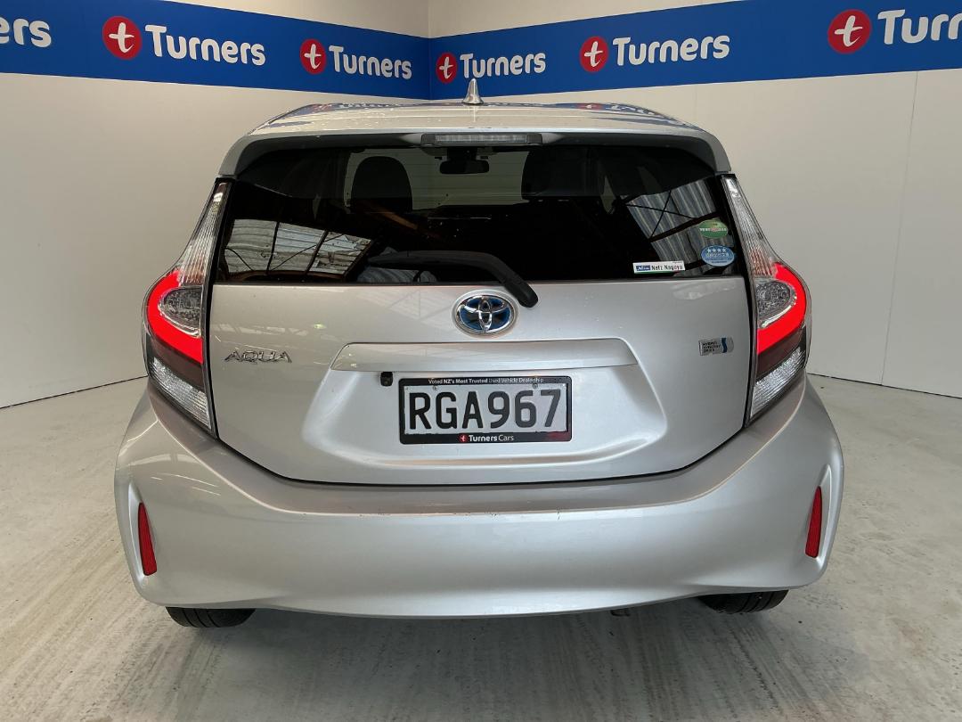 Photo '6' of Toyota Aqua Photo '6' of Toyota Aqua