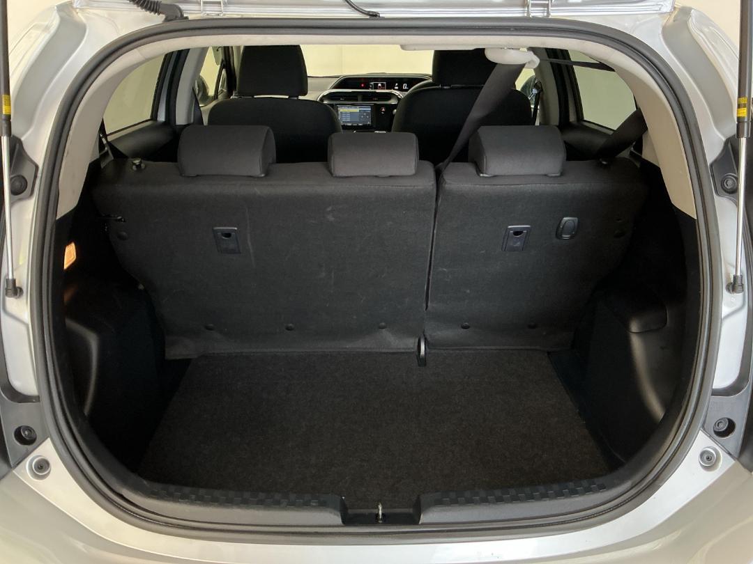 Photo '14' of Toyota Aqua Photo '14' of Toyota Aqua