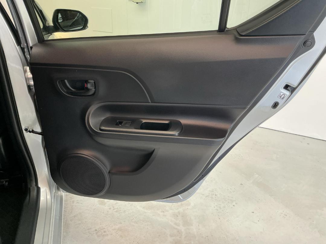 Photo '19' of Toyota Aqua Photo '19' of Toyota Aqua