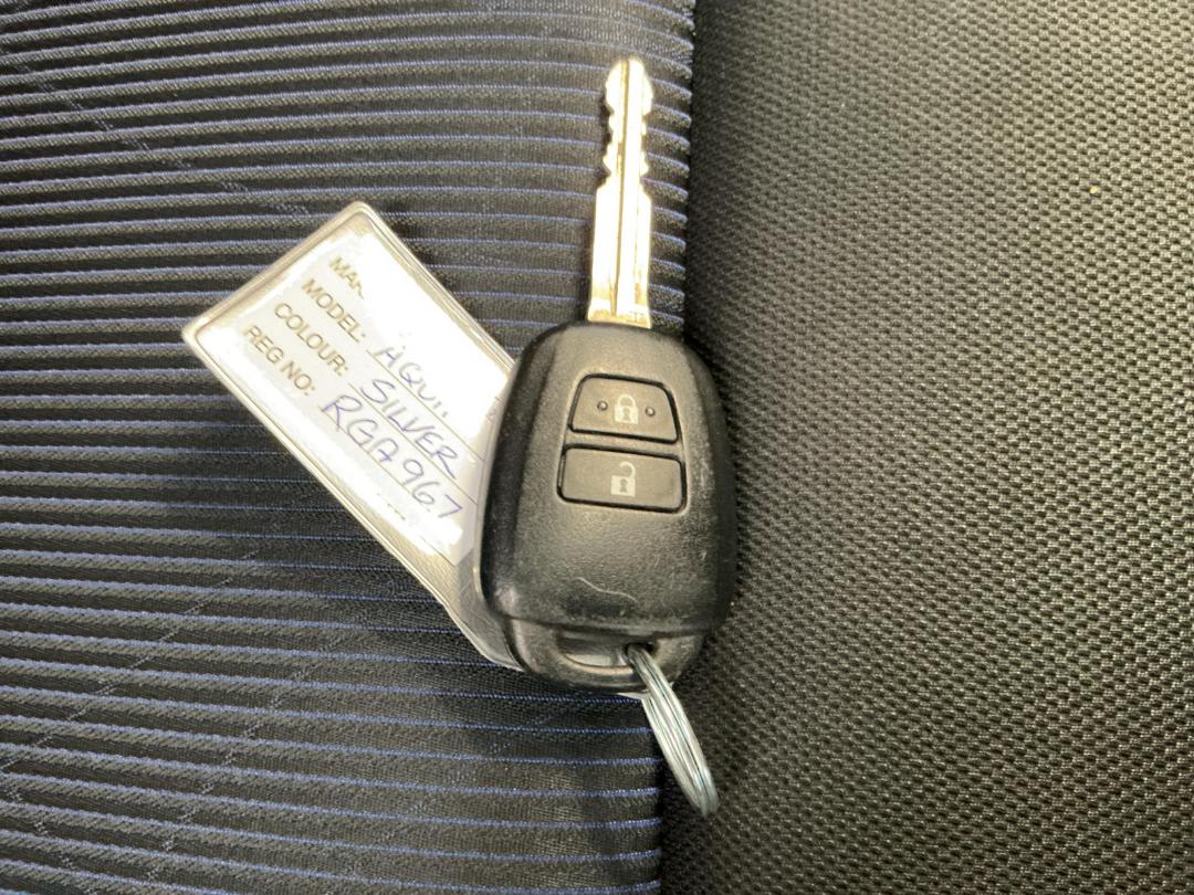 Photo '22' of Toyota Aqua Photo '22' of Toyota Aqua